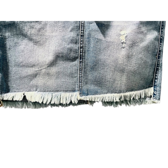 Miss Me NWT Med Wash Blue Denim Jean Skirt Size 26 Mini Button Fly Fray Hem - Picture 3 of 6